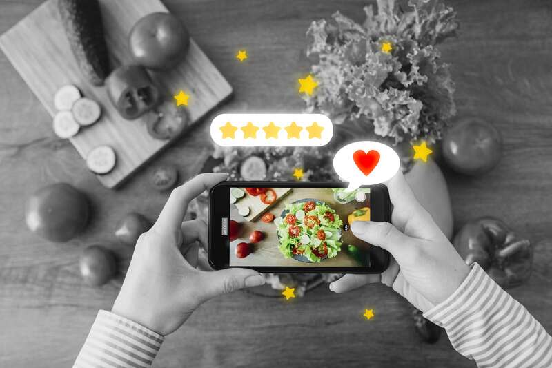 Taking a photo and giving a review with a phone in a restaurant
